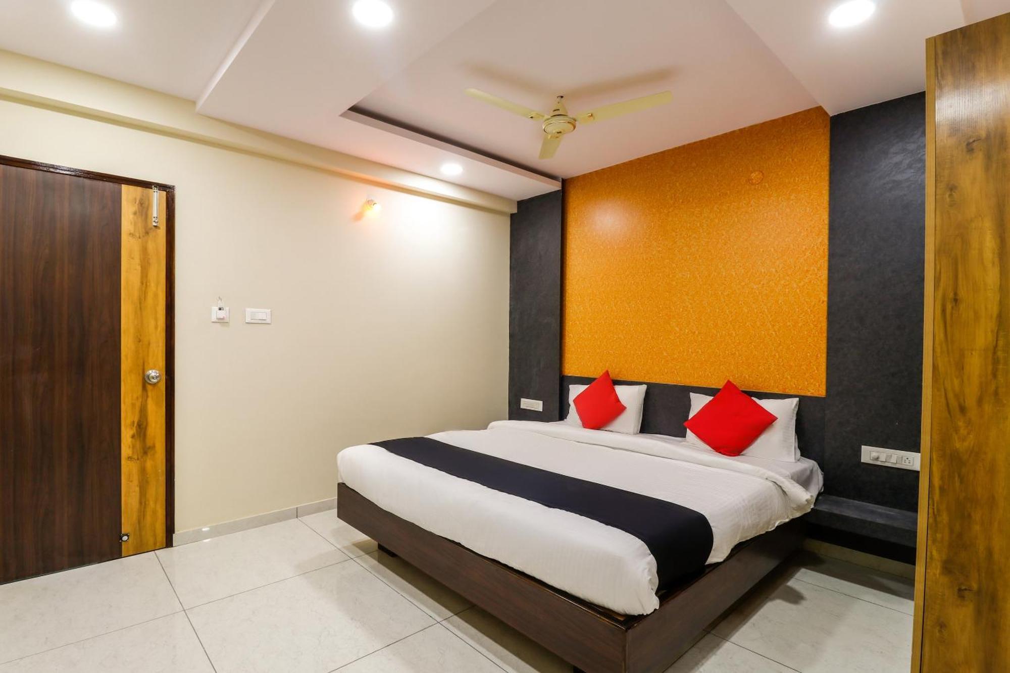 Capital O N R Residency Otel Yelahanka Dış mekan fotoğraf
