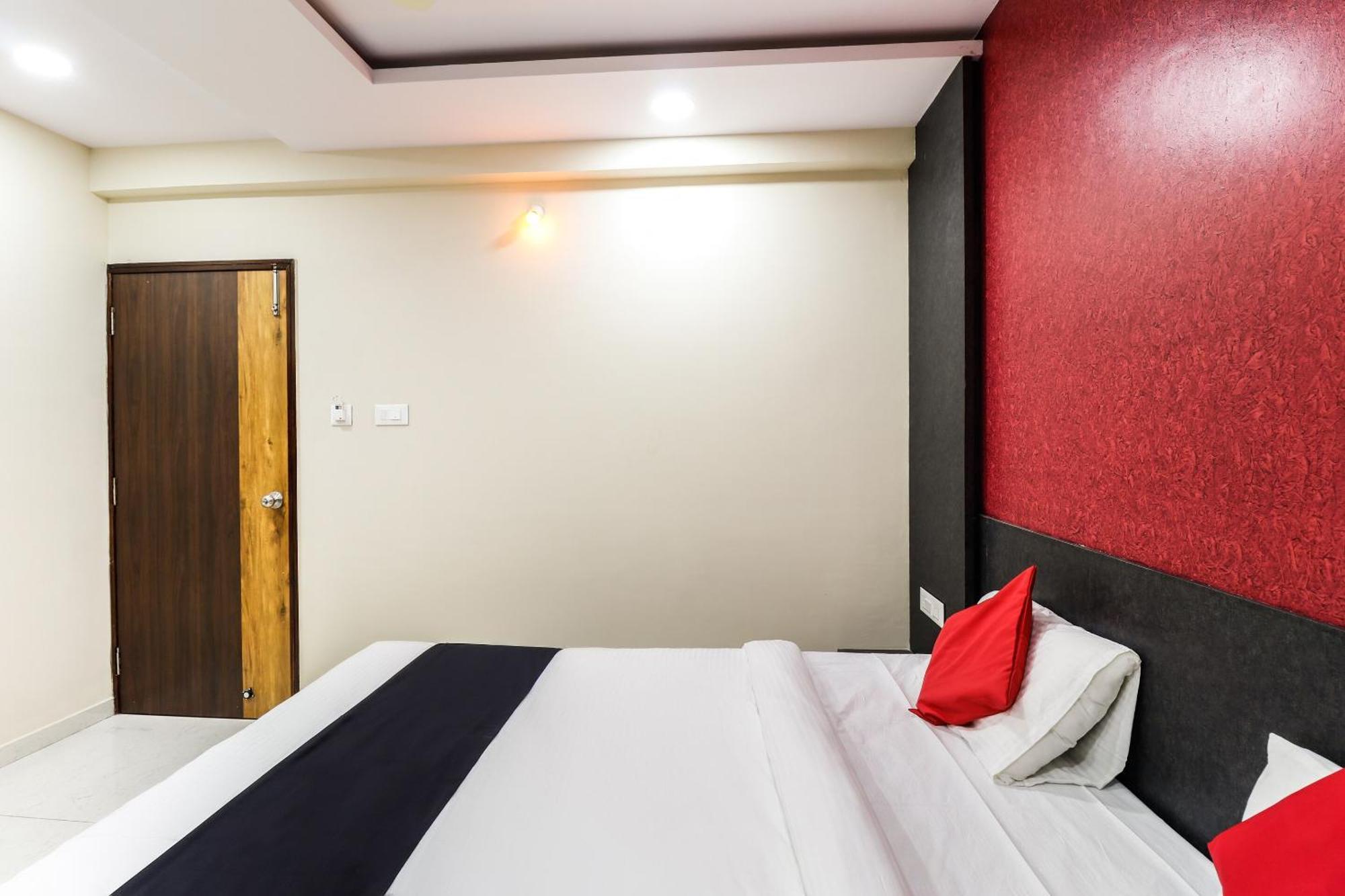 Capital O N R Residency Otel Yelahanka Dış mekan fotoğraf